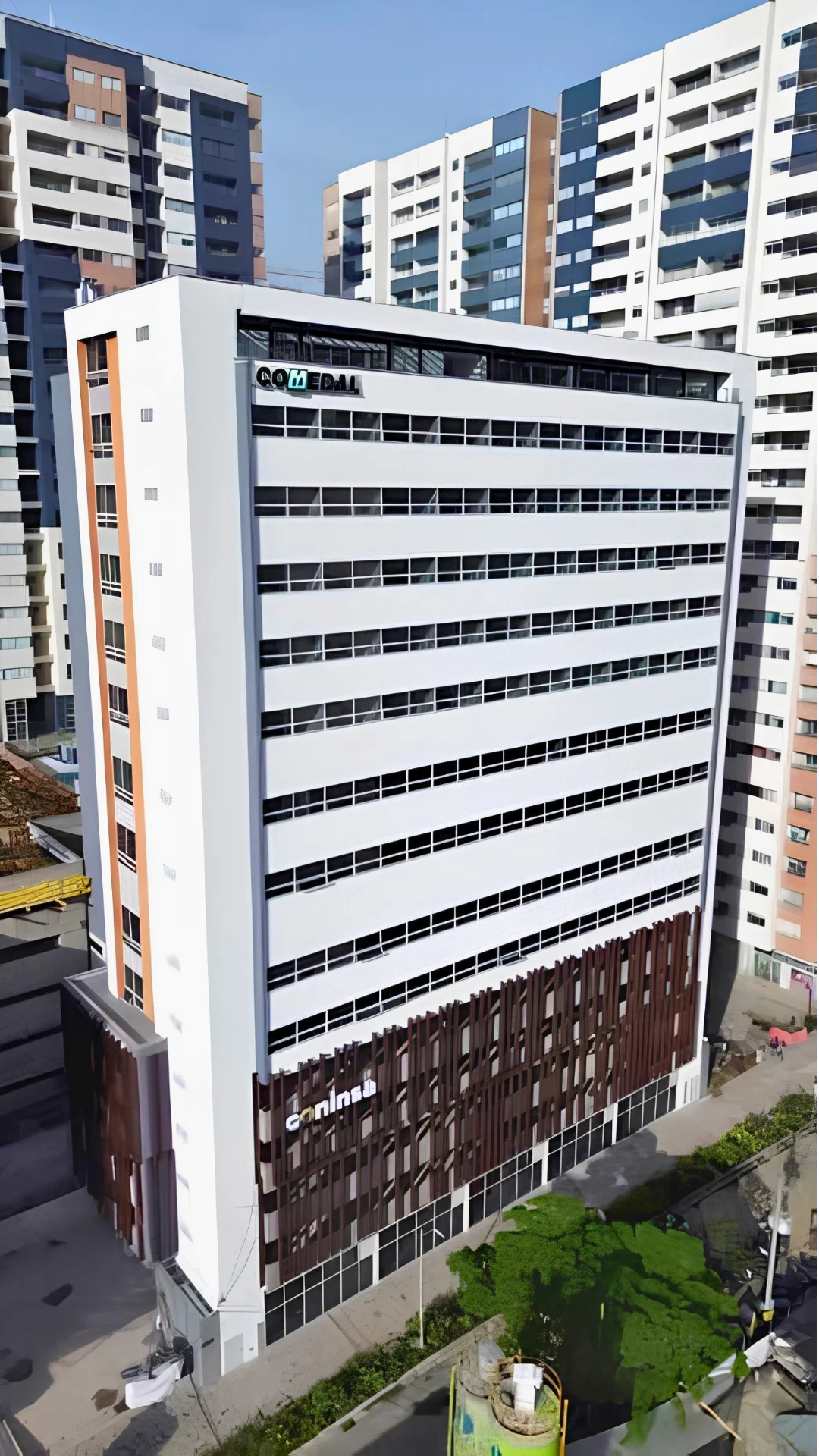 Torre Médica Comedal en Medellín, sede del consultorio del Dr. Daniel Amaya